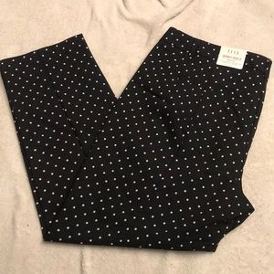 NWT- Elle skinny ankle polka dot pants
